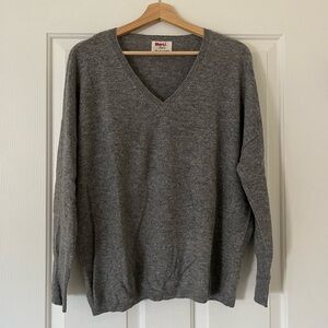 Merci Paris Heather Gray Cashmere V-Neck Pullover Sweater